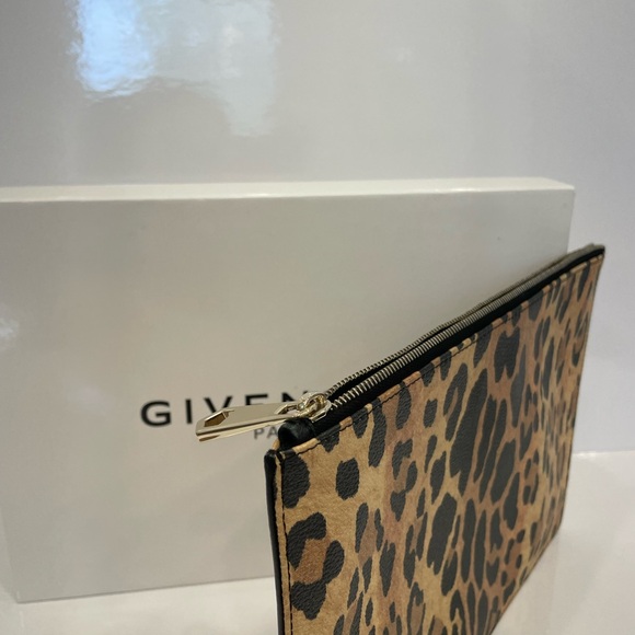 Givenchy leopard print envelope clutch - Picture 4 of 9